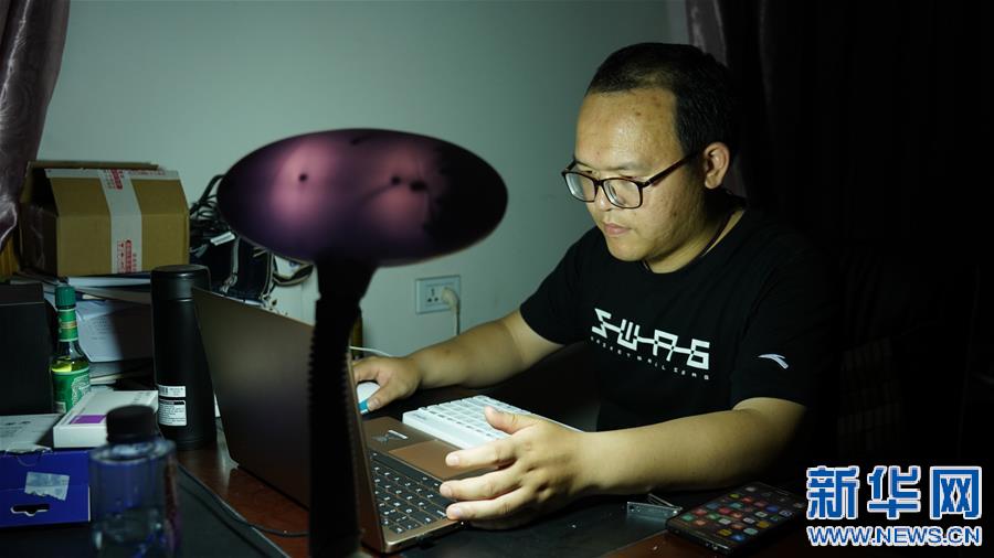 (决战决胜脱贫攻坚·图文互动)(1)扶贫路上三人行